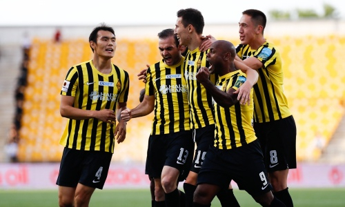 «Кайрат» деклассировал «Каспий» и сократил отставание от «Астаны»