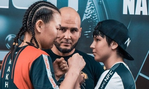 Сестра Шавката Рахмонова прошла взвешивание и провела дуэль взглядов с россиянкой