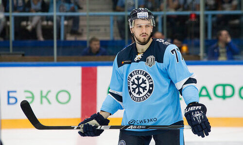«В каждой команде устанавливает рекорды». В России дали оценку трансфера экс-защитника «Барыса» в клуб КХЛ