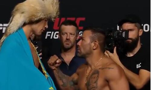 Шавкат Рахмонов провел битву взглядов с бразильцем перед своим вторым боем в UFC. Видео