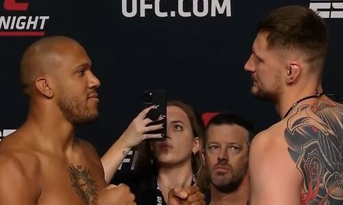 Стали известны результаты взвешивания соперника Рахмонова и других участников турнира UFC