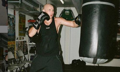 Казахстанский супертяж показал фото с экс-чемпионом мира из лагеря Тайсона Фьюри