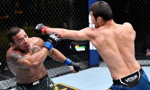 В Сети появилось фото судейских записок боя Рахмонов — Празерис