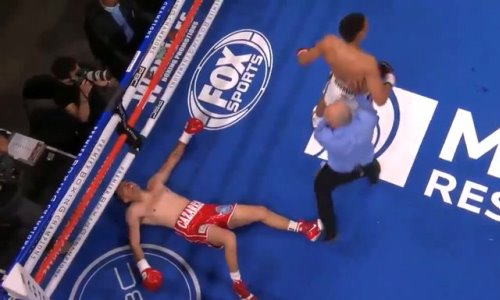 Чемпион мира WBA нокаутировал соперника мощным ударом в челюсть в первом раунде. Видео