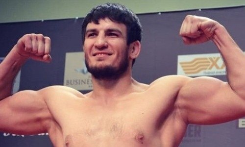 Казахстанскому файтеру озвучили шансы на победу в титульном бою российского промоушна