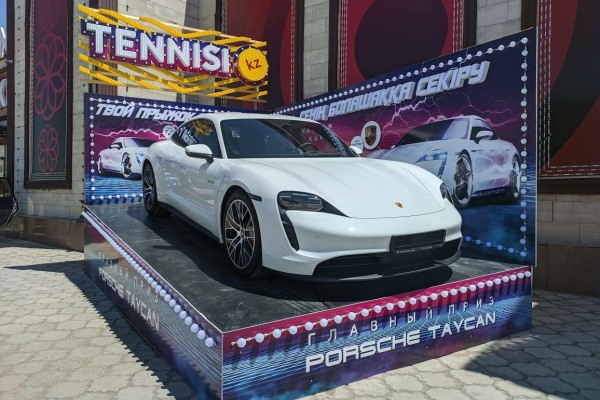 БК Tennisi.kz показали новый Porcshe Taycan!