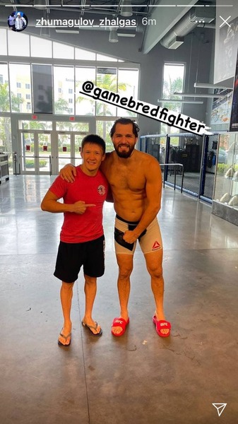 Жумагулов провел тренировку с «самым грязным ублюдком» из UFC. Фото