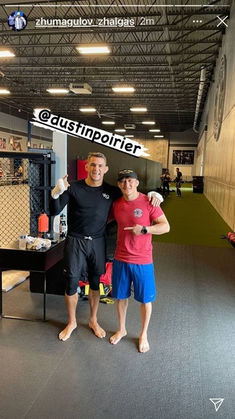 Жумагулов провел тренировку с экс-чемпионом UFC. Фото