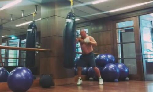 Олег Тактаров показал свои тренировки и впечатлил формой. Видео