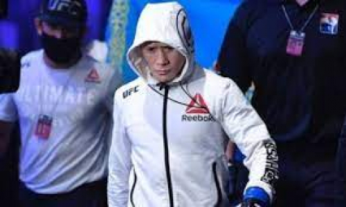 «Ему важно одержать доминирующую победу». В России оценили шансы Жумагулова на успех в UFC