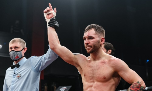 Казахстанский боксер сразится против непобежденного россиянина