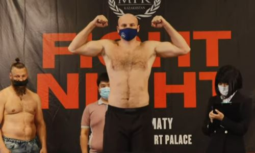 Стопроцентный нокаутер-супертяж из Казахстана прошел взвешивание перед первым боем за два года