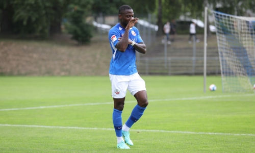 Мамба после ухода из «Кайрата» дублем за 17 минут «грохнул» участника Лиги Чемпионов из Бундеслиги. Видео