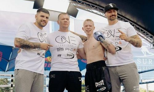 20-летний казахстанский боксер одержал третью победу в профи