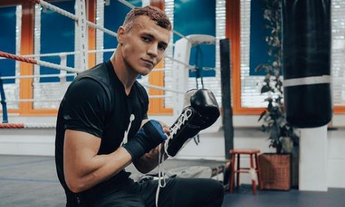 «Мясник» из Казахстана дебютировал в профи с победы нокаутом. Видео