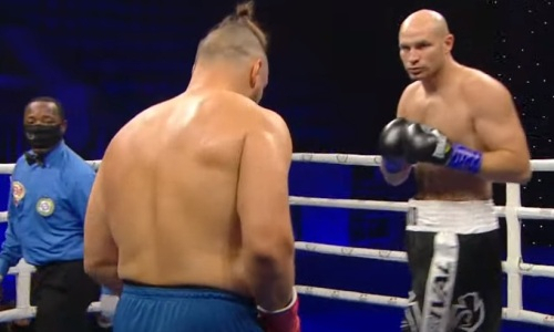 Казахстанский нокаутер специально допускает «ошибку» в ринге