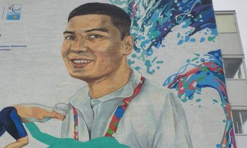 Чемпиону-паралимпийцу из Казахстана посвятили мурал в столице. Фото