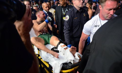 Макгрегора выписали из больницы после перелома ноги в бою с Порье