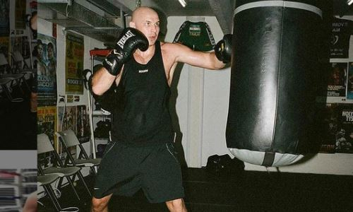 Стала известна дата следующего боя стопроцентного нокаутера из Казахстана