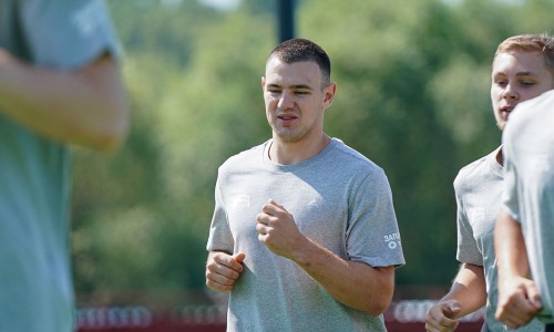 Игрок сборной Казахстана приступил к предсезонным сборам в составе «Ак Барса». Фото