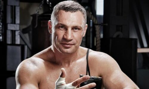 50-летний Виталий Кличко отметил юбилей и поразил всех своей формой. Фото и видео