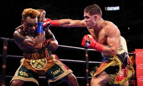 «Болельщики иногда употребляют алкоголь». Судья боя Чарло — Кастаньо объяснил свою скандальную карточку