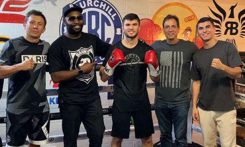 Казахстанский боксер из команды Головкина поделился настроем на бой с «Пантерой». Видео