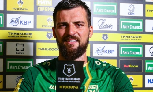 Экс-форвард четырех клубов КПЛ оформил гол плюс пас и стал лучшим игроком матча РПЛ. Видео