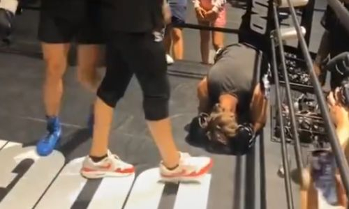 Звездный UFC-пенсионер нокаутировал модного тиктокера. Видео