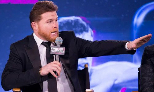 «Канело» забыл про Головкина и начал переговоры с другим боксером