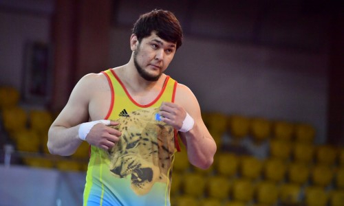 Казахстанский борец-вольник упустил победу в стартовой схватке Олимпиады-2020