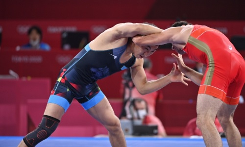 Казахстанский борец-вольник поборется с узбеком за «бронзу» Олимпиады-2020