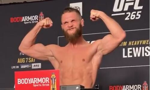 Уроженец Казахстана прошел взвешивание перед своим боем на турнире UFC 265. Видео