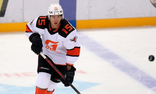 Хоккеист сборной Казахстана может помочь найти чемпиону КХЛ «волшебные комбинации»