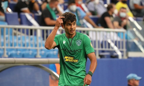 Футболист сборной Казахстана вместо удаления «посадил» на карточку тренера соперника