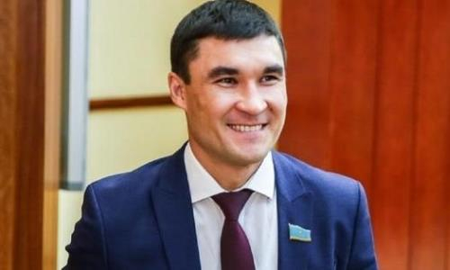 «Получил десять долларов за первое место». Серик Сапиев рассказал о дебютном выигранном турнире