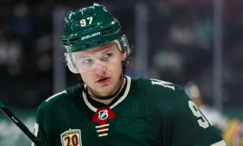Форвард «Миннесоты» договорился о сумасшедшем контракте с клубом хоккеиста сборной Казахстана