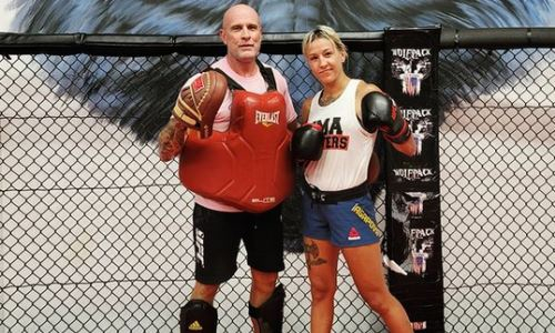 Первая казахстанка в UFC начала работу с новым наставником. Видео