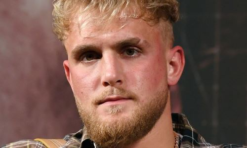 «Дрался с абсолютным дебютантом». Звездный ютубер-боксер кинул камень в огород «Канело»