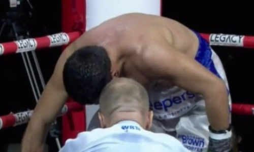 Брутальным нокаутом «Волшебника» закончился бой за титул WBA на вечере бокса с участием казахстанца. Видео