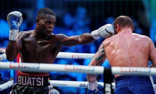 Чемпион WBA крутым нокаутом защитил титул перед боем с Биволом. Видео