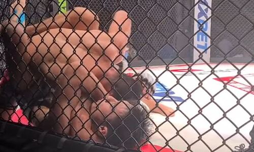 Казахстанский боец проиграл кыргызу и не смог пробиться в полуфинал международного турнира. Видео