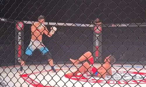 Казахстанский боец удосрочил чемпиона мира из Узбекистана на международном турнире. Видео