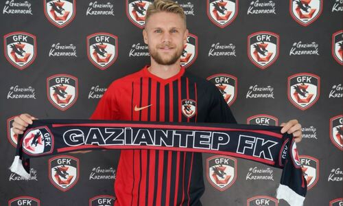 «Меня это огорчило». Меркель объяснил неожиданный разрыв контракта с арабским клубом и переход в Турцию