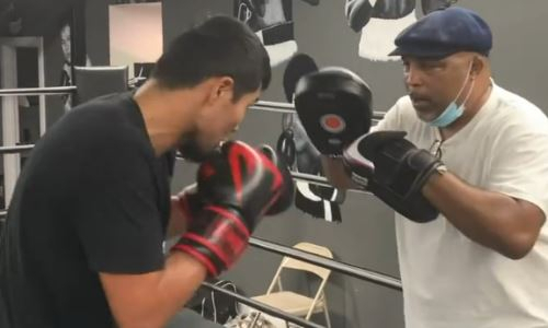 Известный тренер из США показал видео работы на лапах с казахстанским боксером