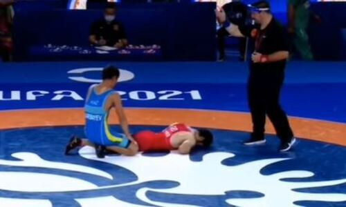 Казахстанский борец сразится за медали молодежного чемпионата мира. Видео