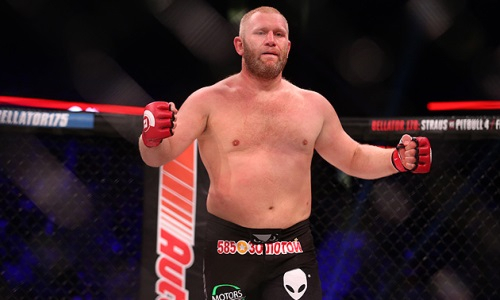 Харитонов неожиданно проиграл за секунду до конца раунда на турнире Bellator. Видео