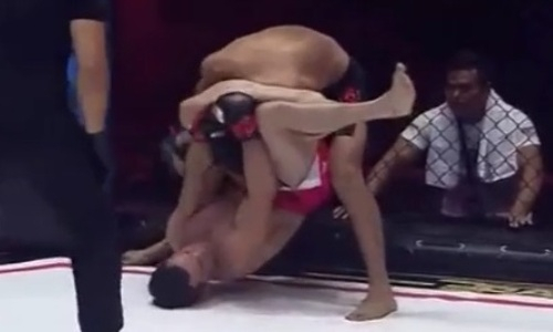 Видео досрочной победы казахстанского бойца над кыргызом за 62 секунды