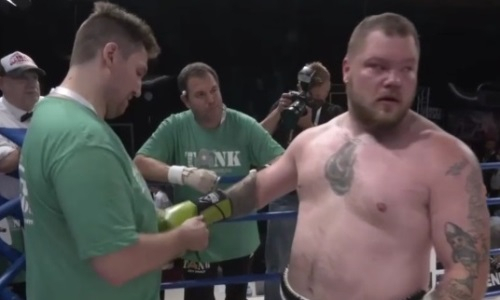 «Желал закончить бой». Казахстанский нокаутер замучил американца в ринге