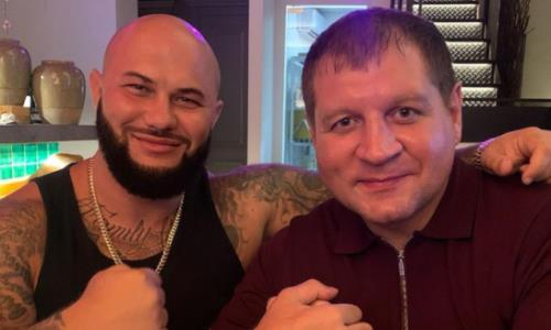 «Двоих не почувствую». Российский боец ММА отреагировал на совместное фото Емельяненко и Джигана